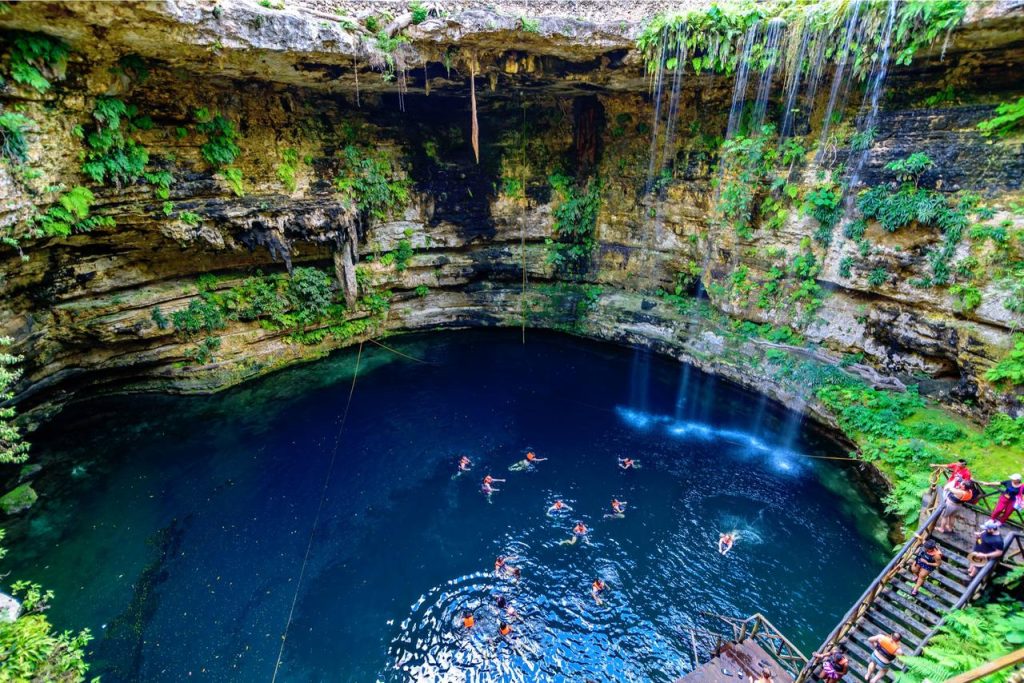 Cenote Dos Ojos cancun